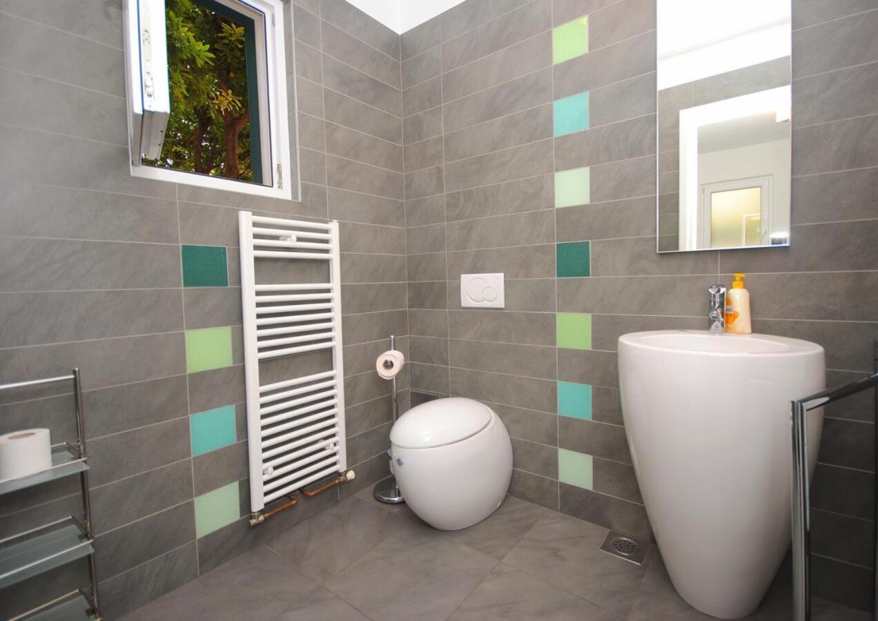 Seaview Luxury Apartment "Lucy" With Terrace & Vintage Summer Kitchen Trogir Exterior foto